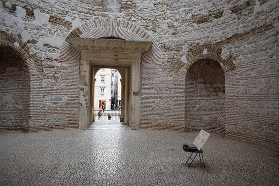 Vestibulum of Diocletian's Palace